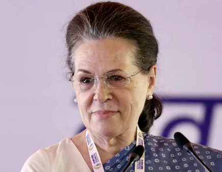 सोनिया गांधी नेहरू से संबंधित दस्तावेजों को वापस लौटाने की अपील की